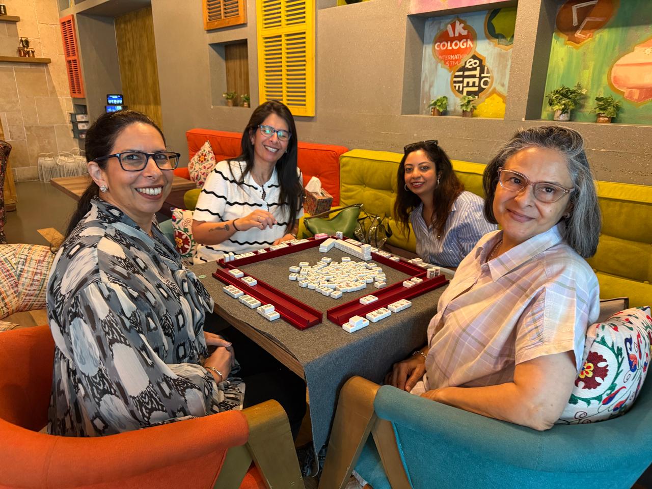 Friendly Mahjong learning table in a Dubai lounge setting
